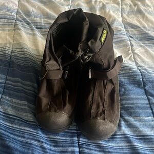 Therogood  Avalanche men’s winter overshoes. size Large.